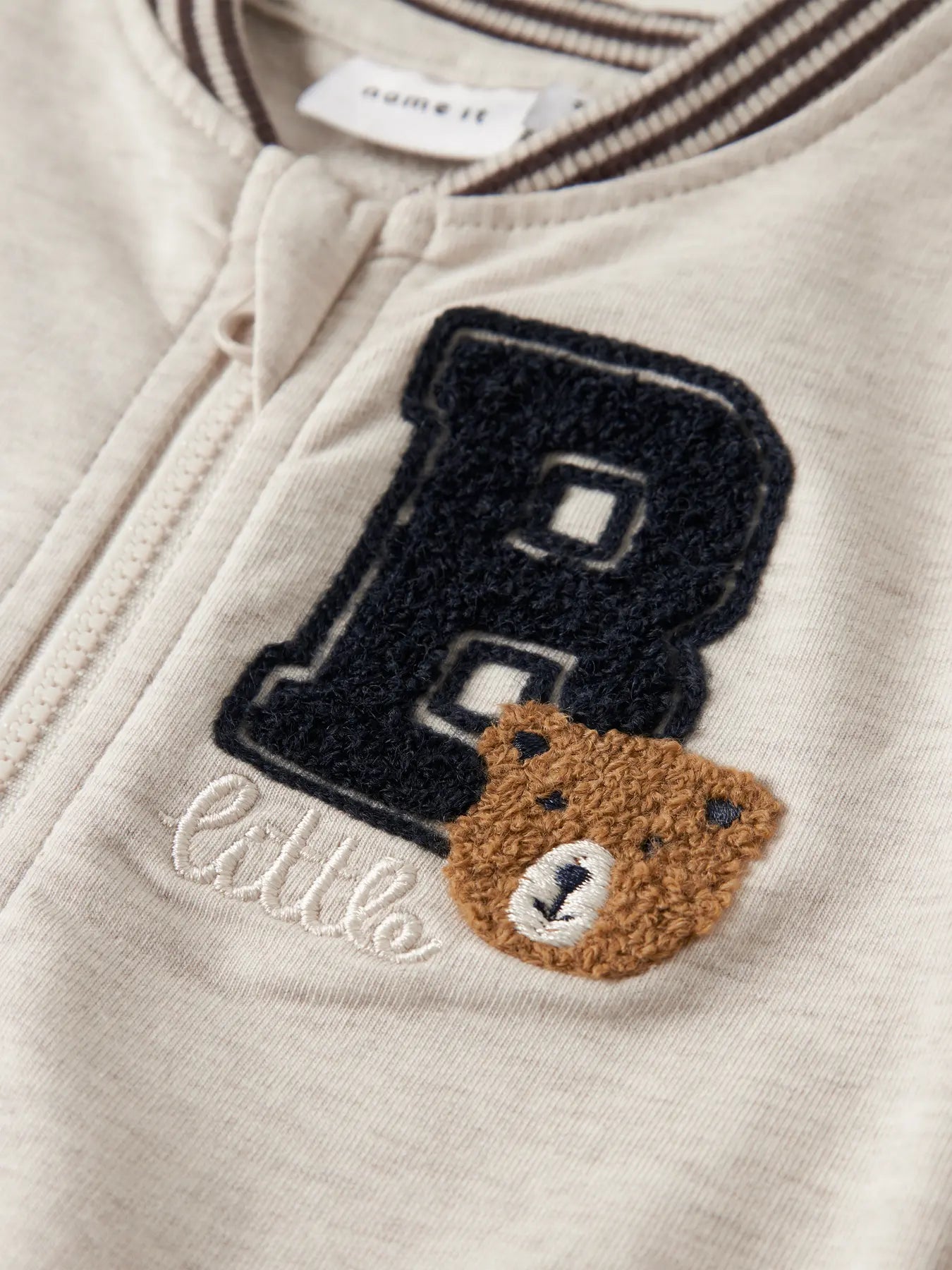 Vit sweatshirt med nalle