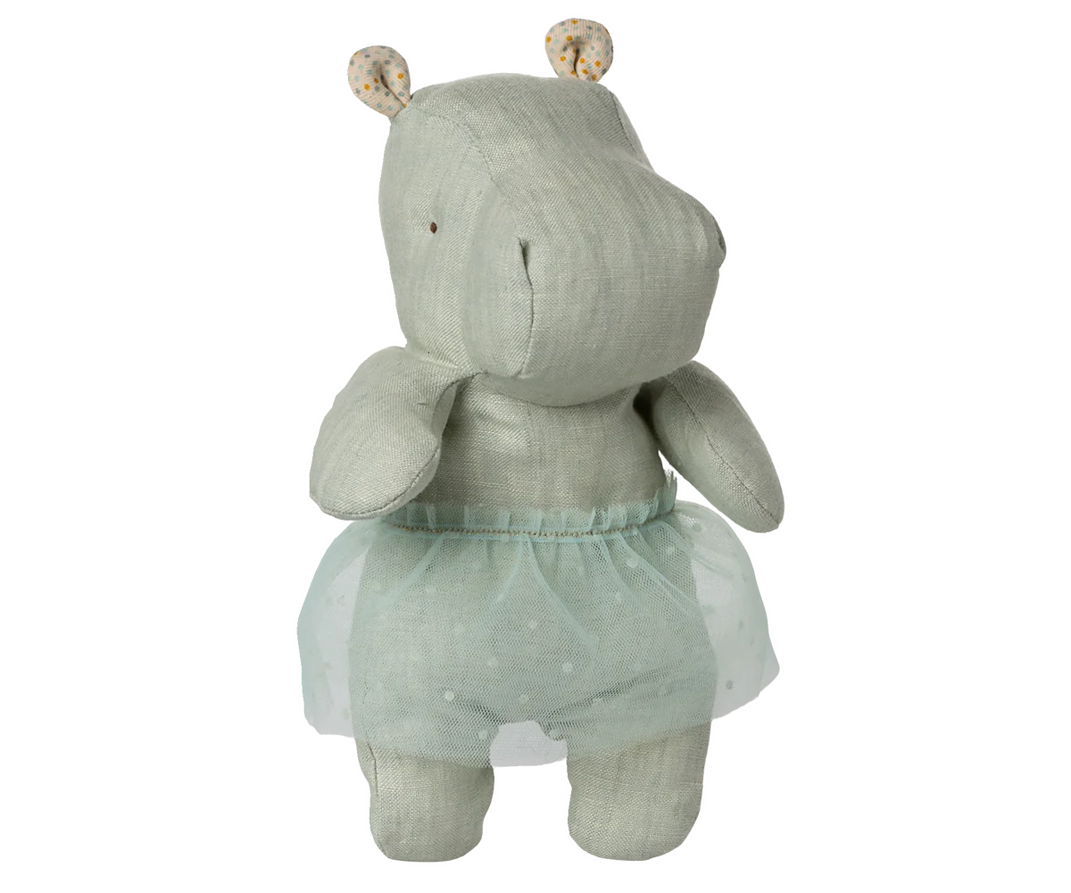 Hippo w skirt