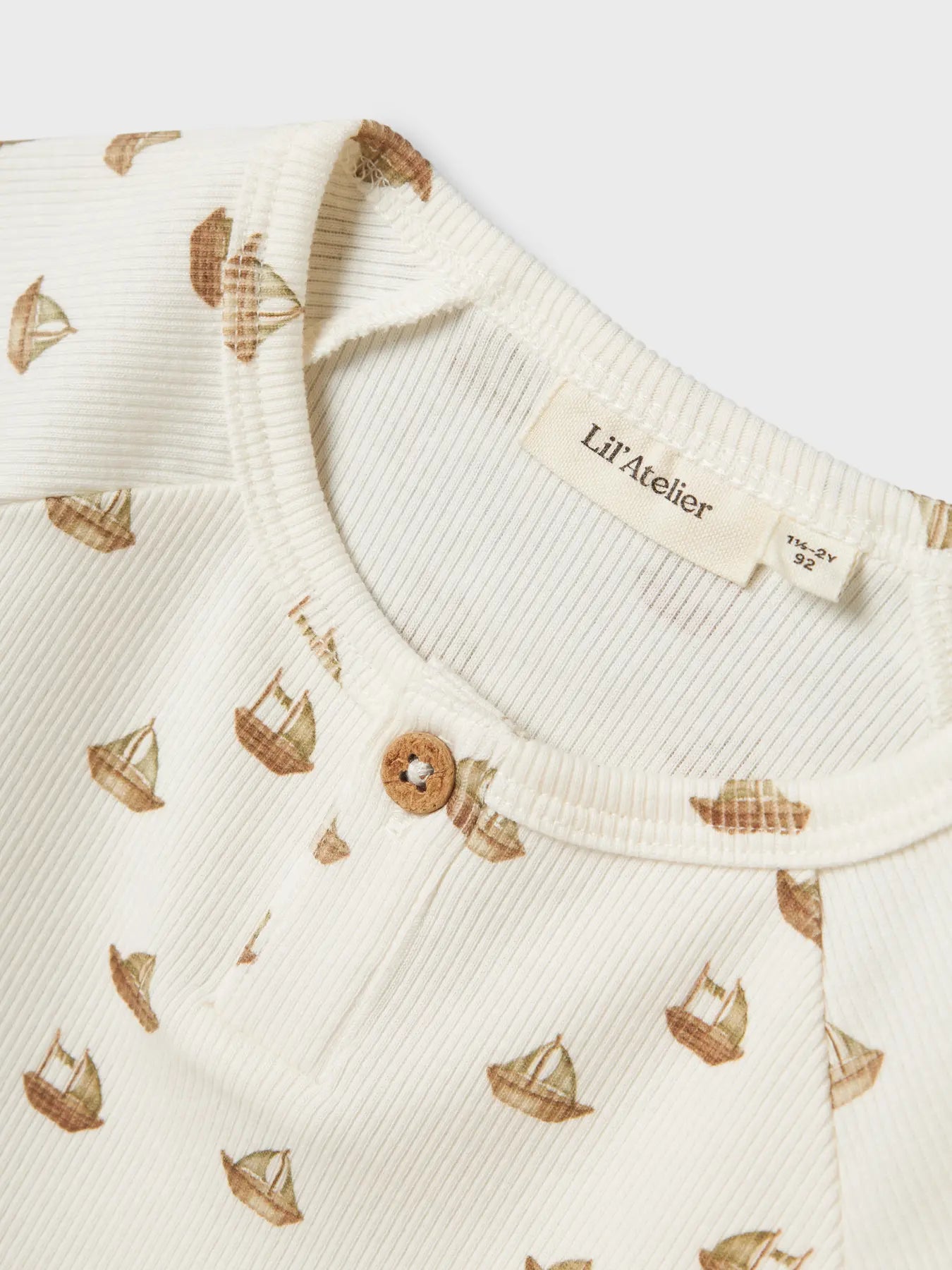 T-shirt med båtar