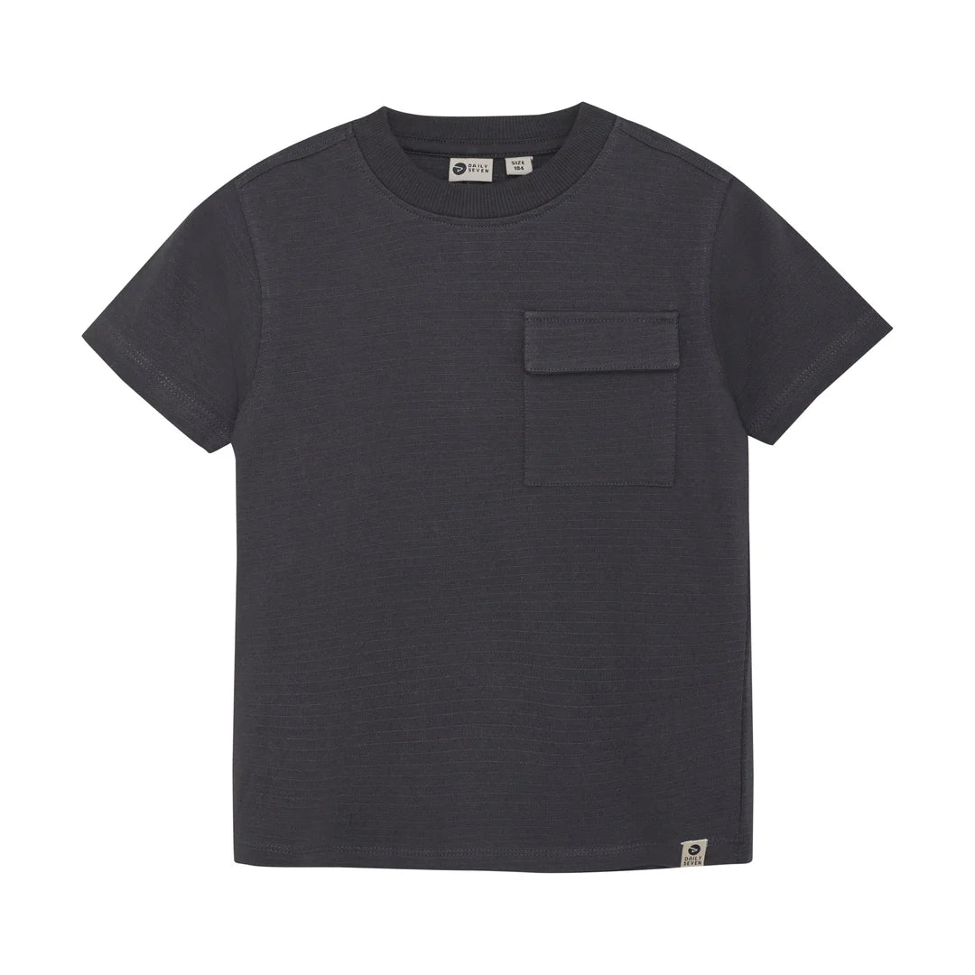 Svart T-shirt med ficka