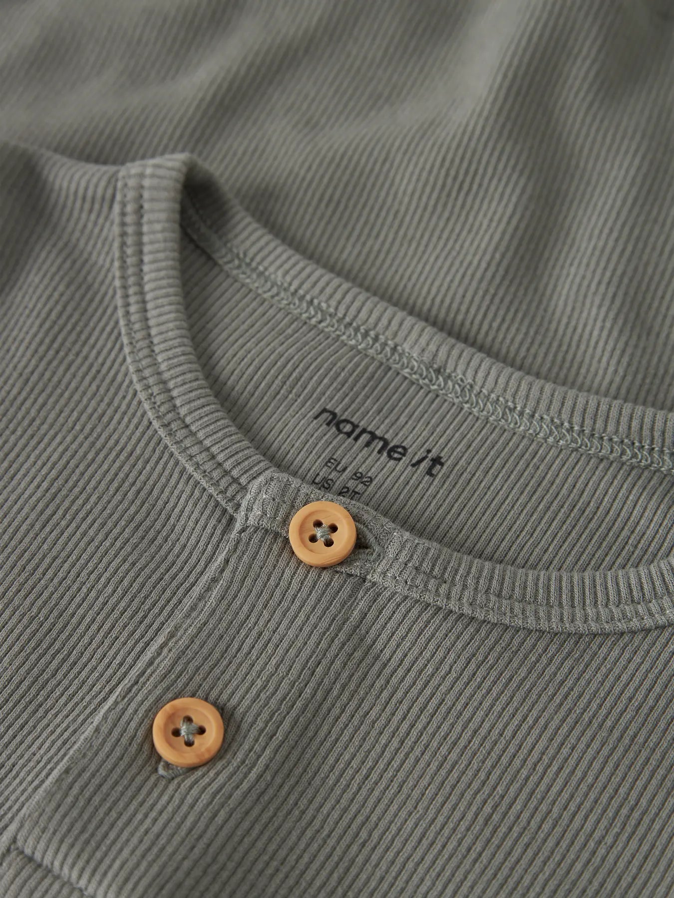 Ribbad långärmad tröja med knappar - khaki