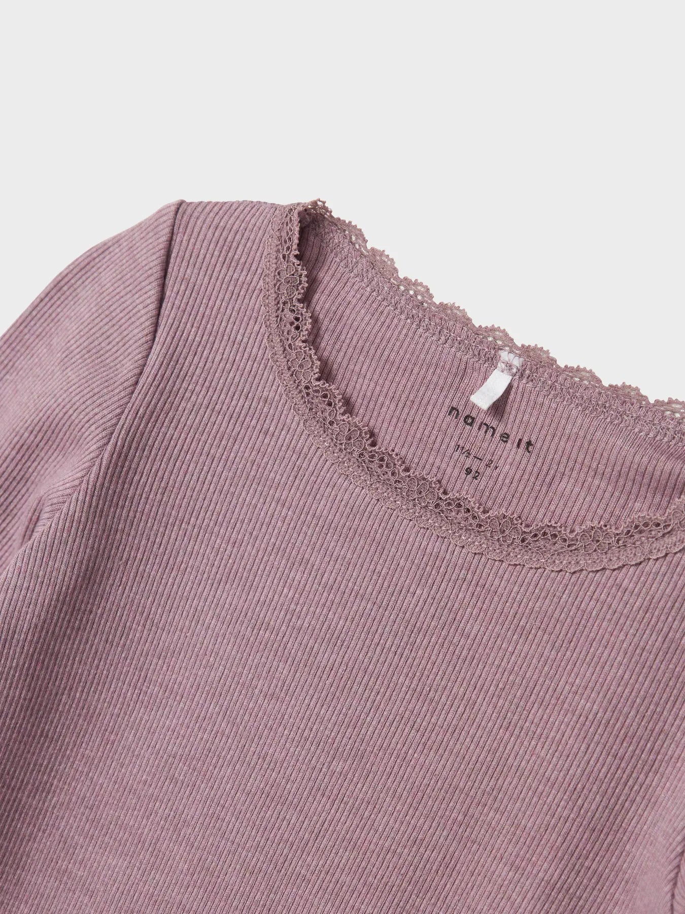 Ribbad tröja med spets