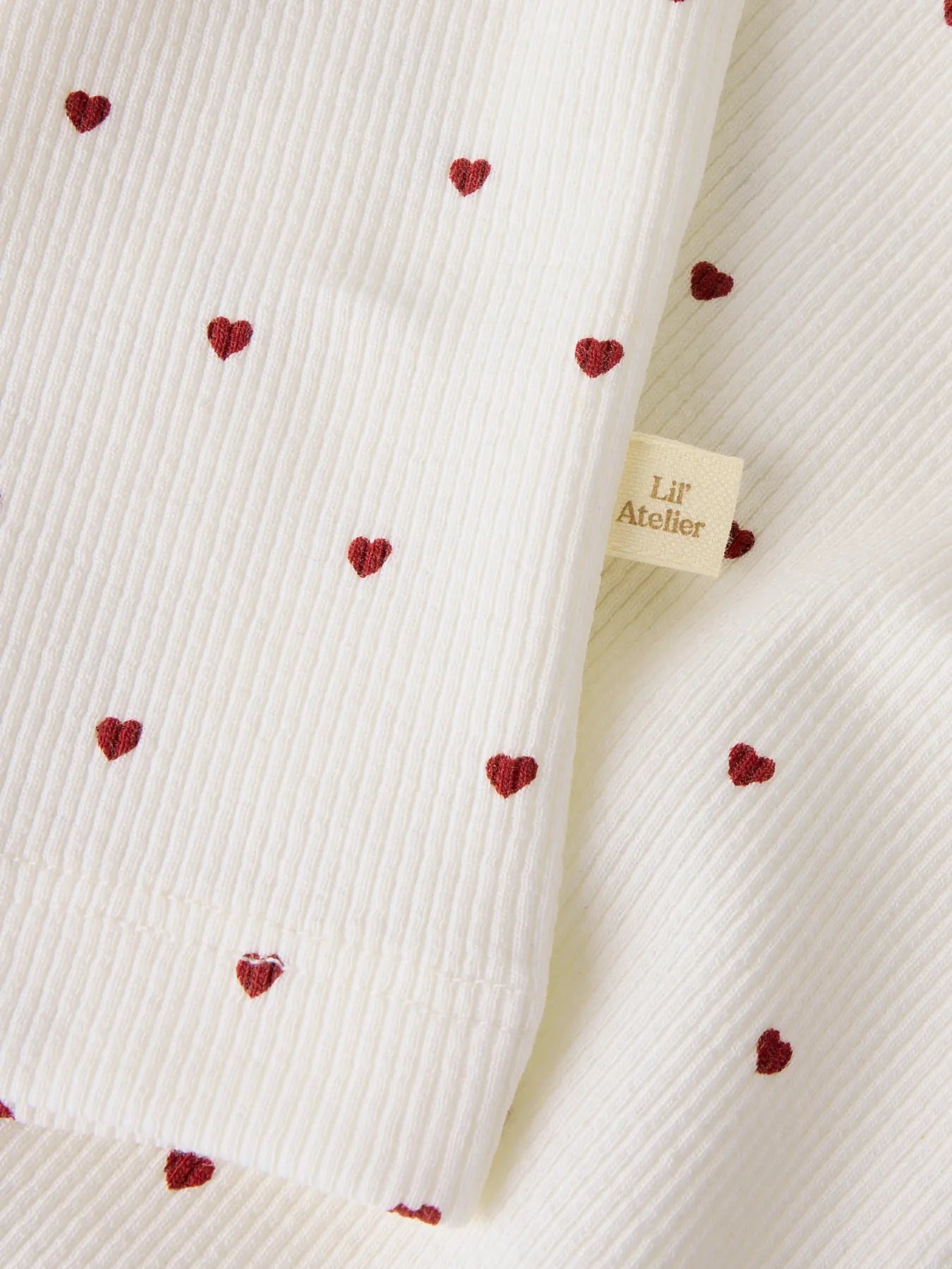 Tröja med röda hjärtan