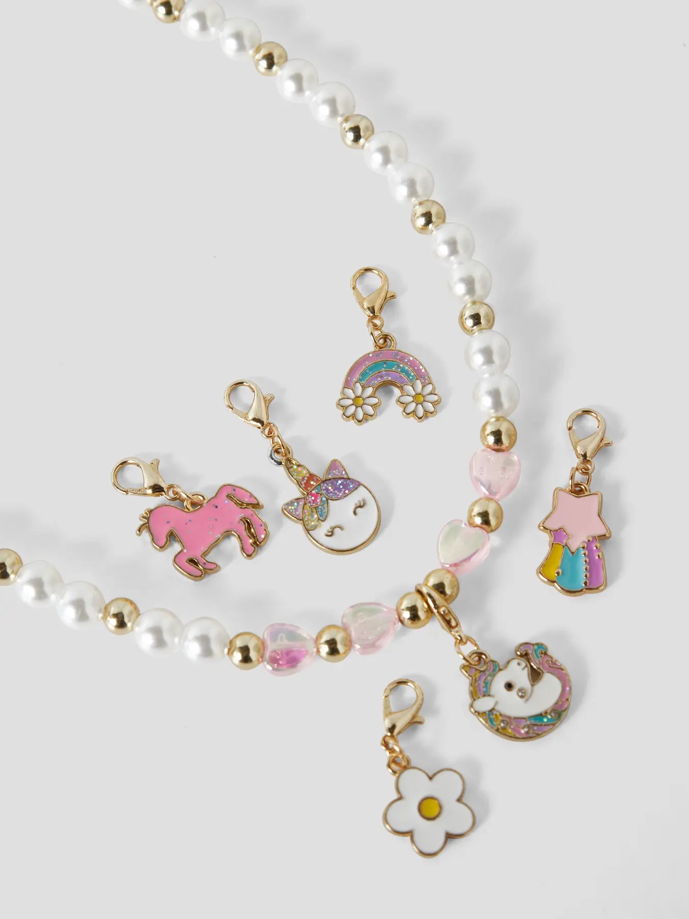 Halsband med berlocker