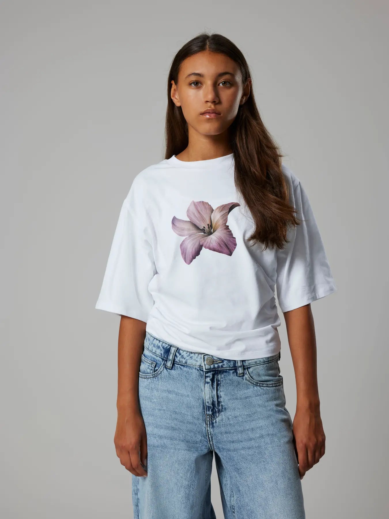 Topp med rynk i sidan och blomprint