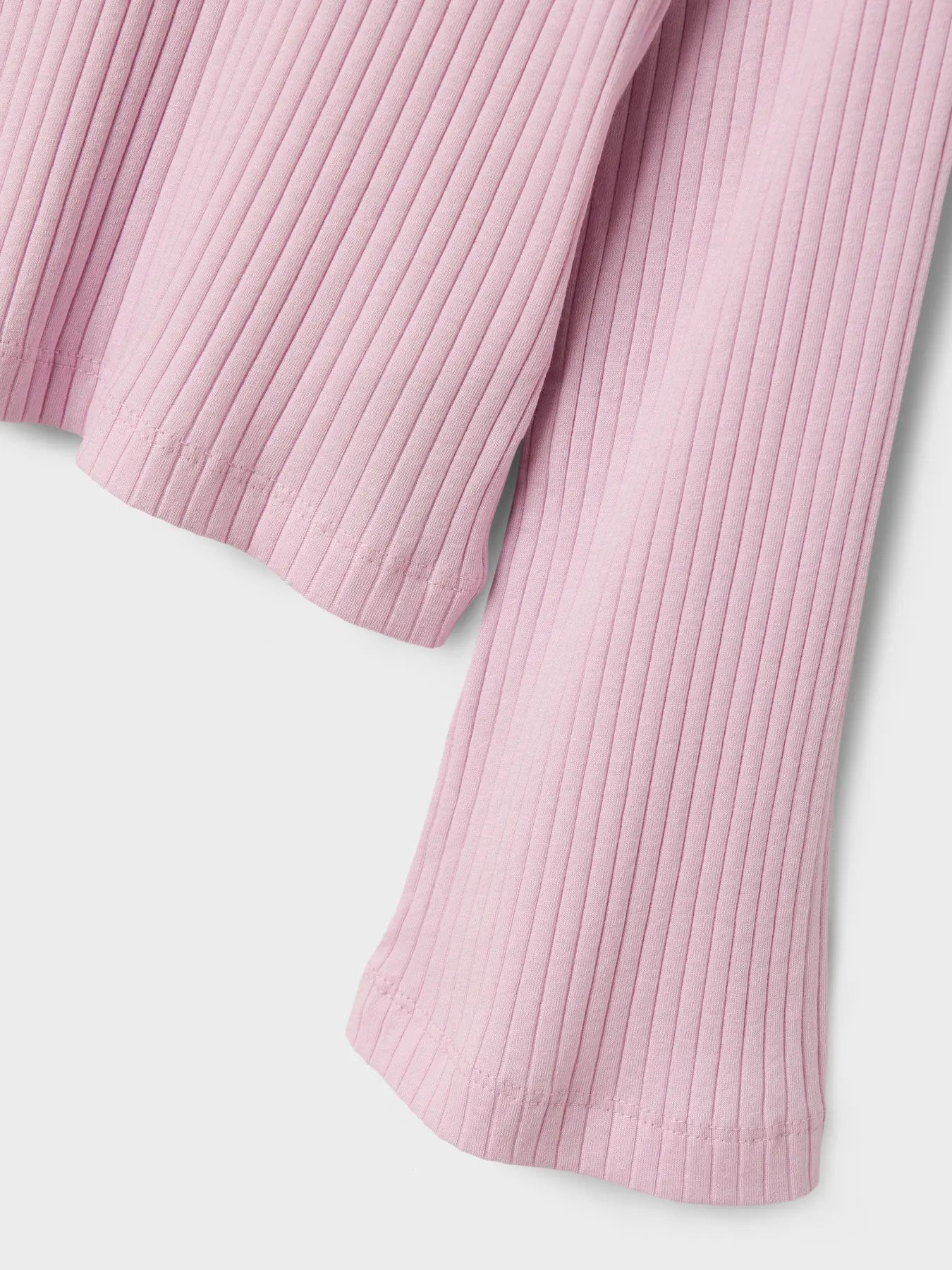 Rosa tröja med utsvängd ärm