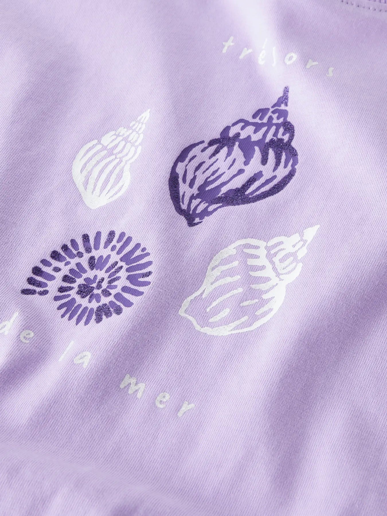 T-shirt lila med snäckor