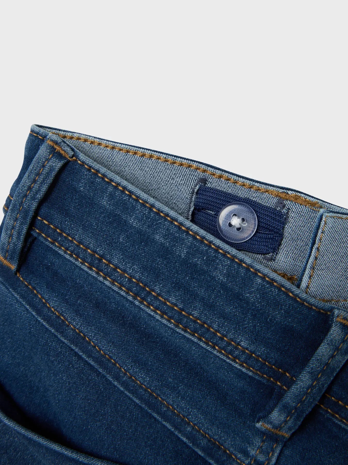 Mörka jeansshorts