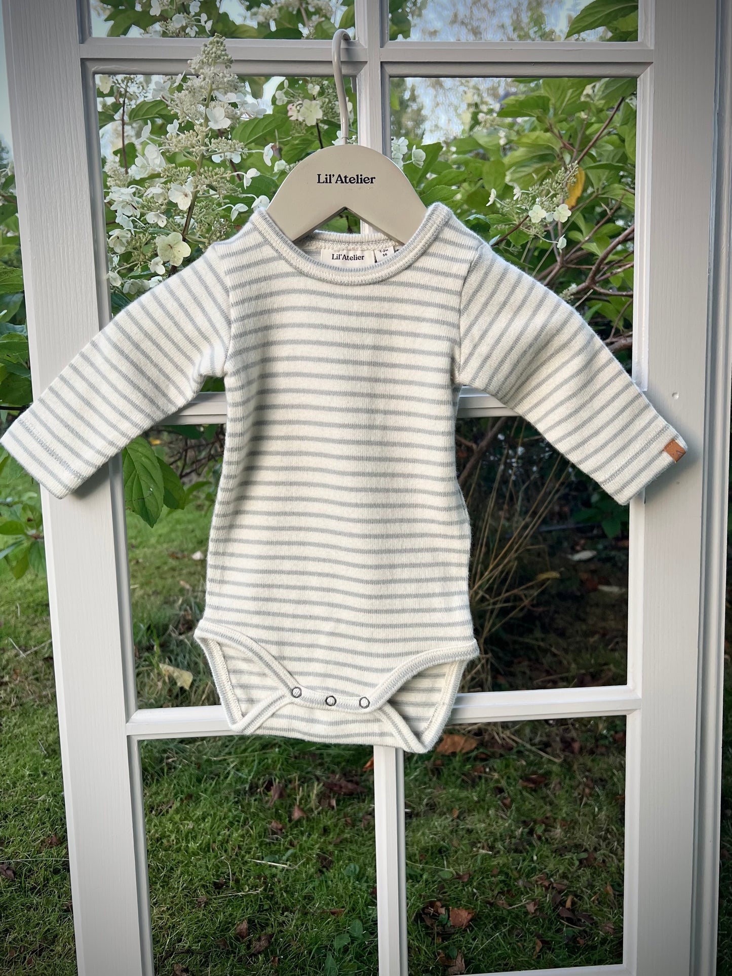 Body Thoro, randig ljusgrå