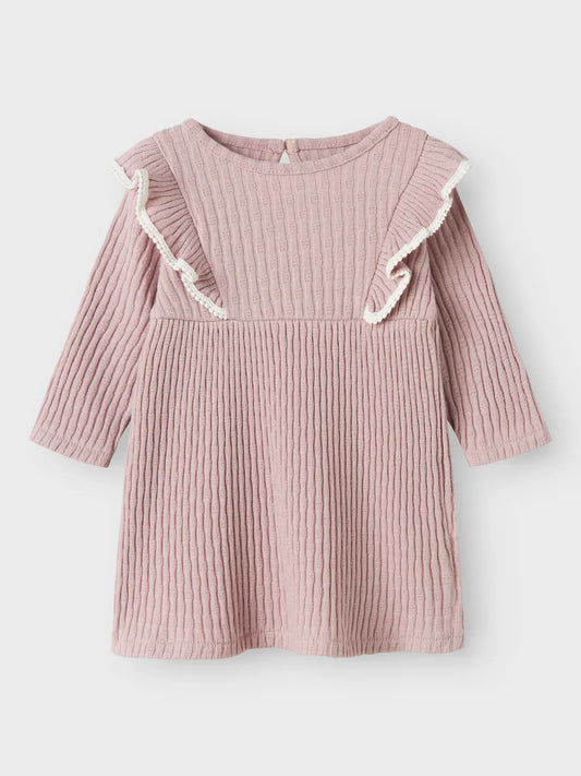 Rosa klänning med volang