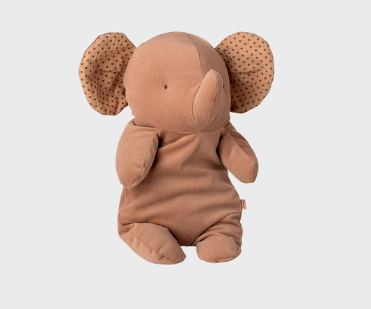 Elefant Rosa, Medium
