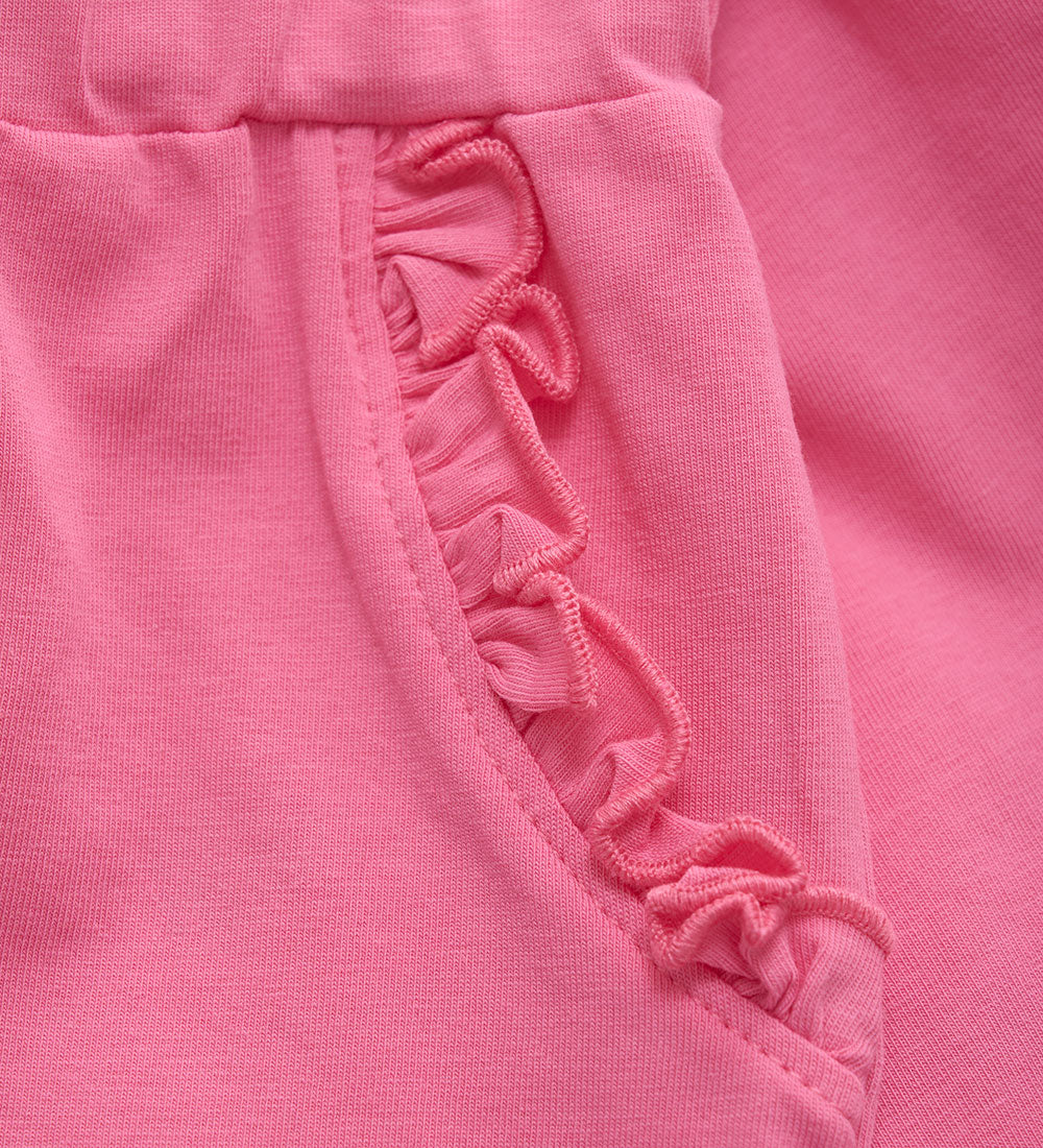 Rosa shorts med volang