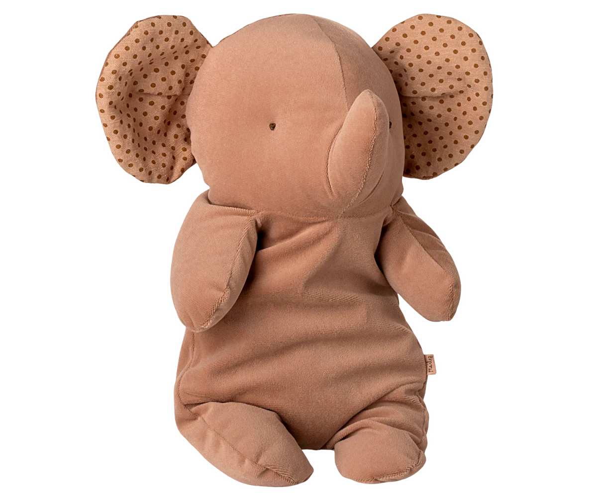 Elefant Rosa, Medium