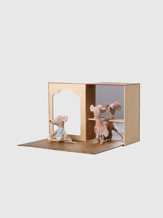 Balett möss i dansstudio, lillebror och lillasyster