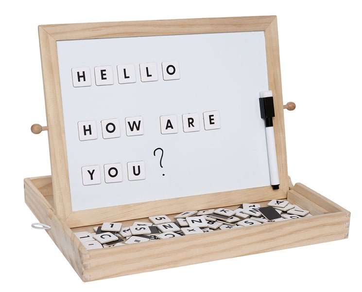 Tavla med bokstäver och siffror