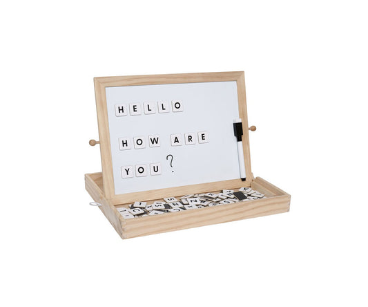 Tavla med bokstäver och siffror