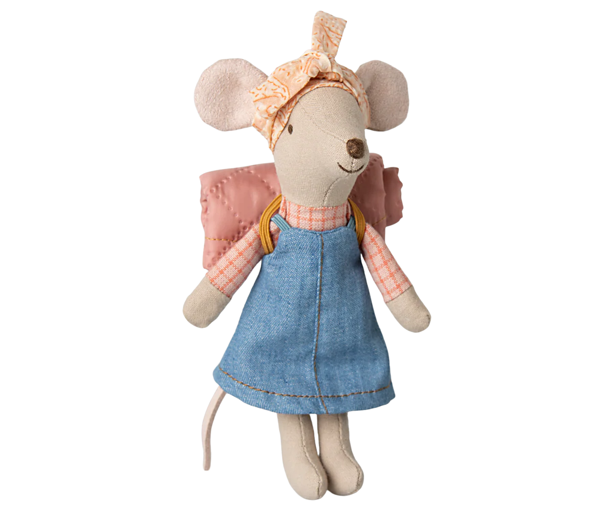 Hiker mouse, big sister