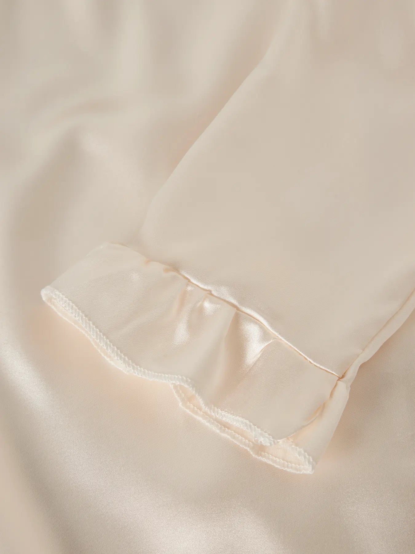 Satinpyjamas, krämfärgad