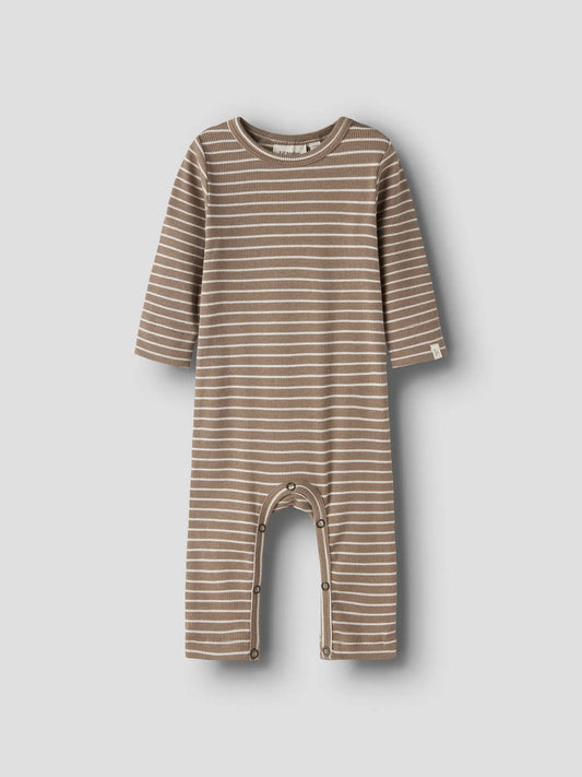 Randig pyjamas bebis