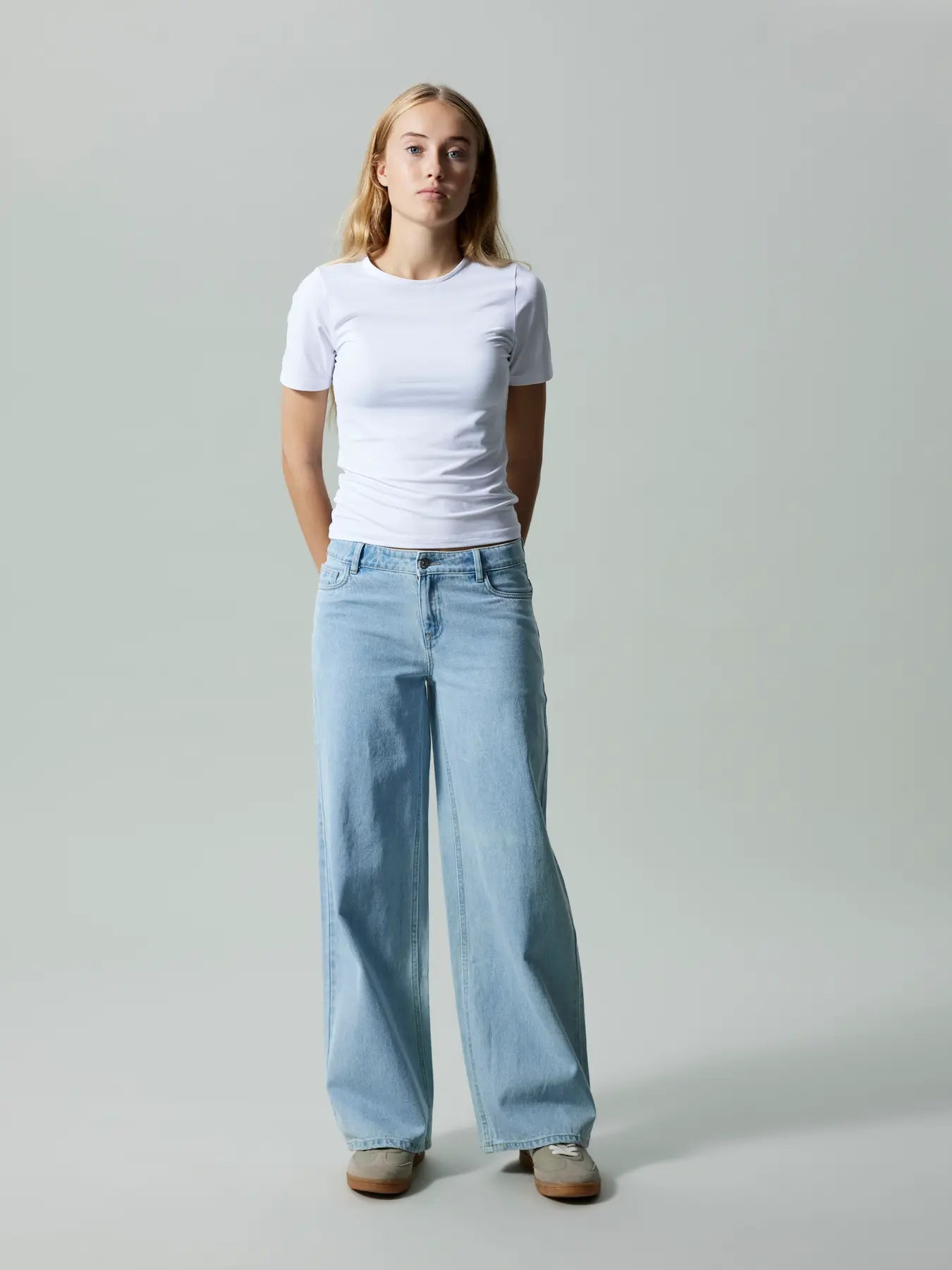 Vit topp, smal passform