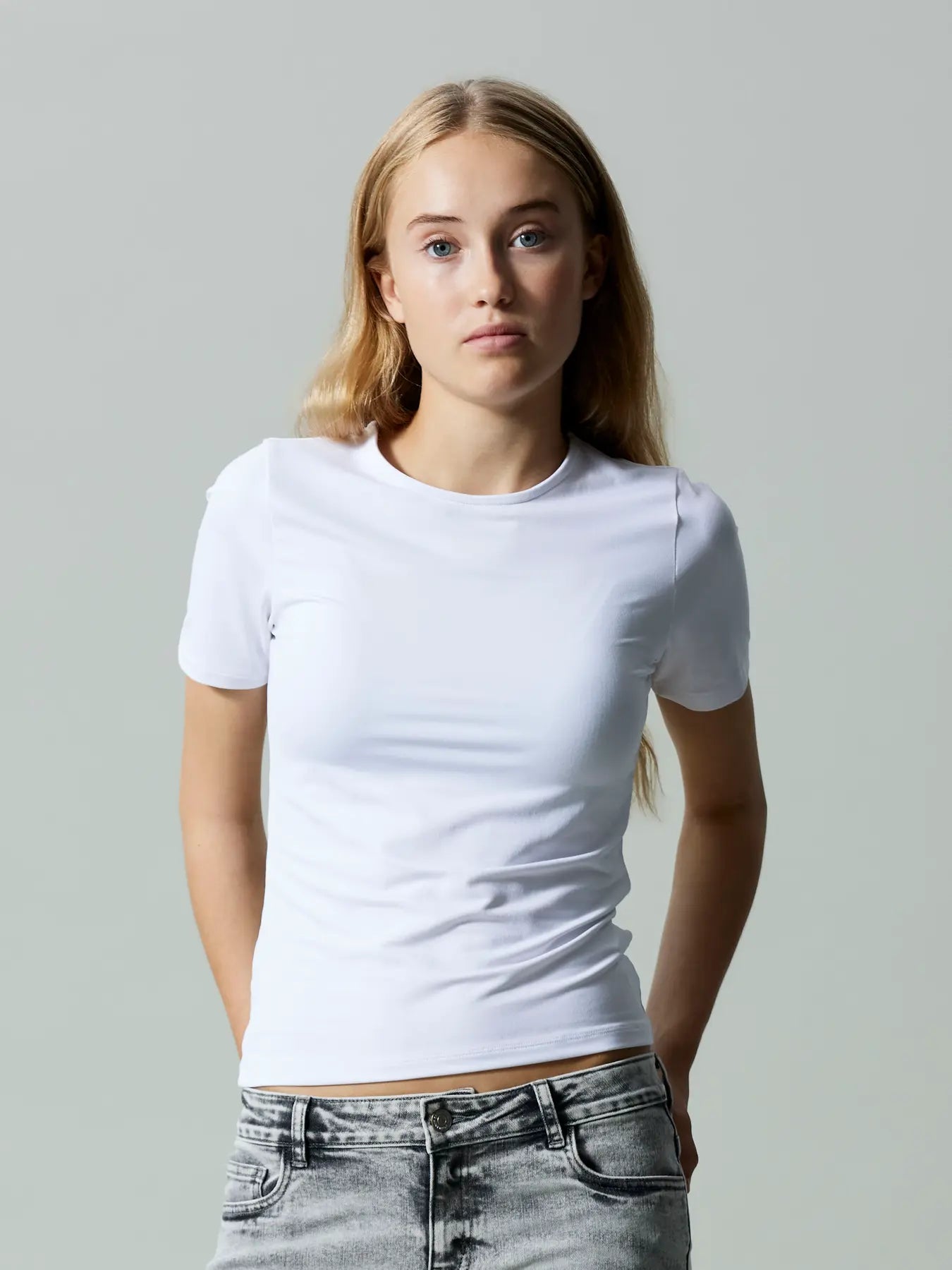 Vit topp, smal passform