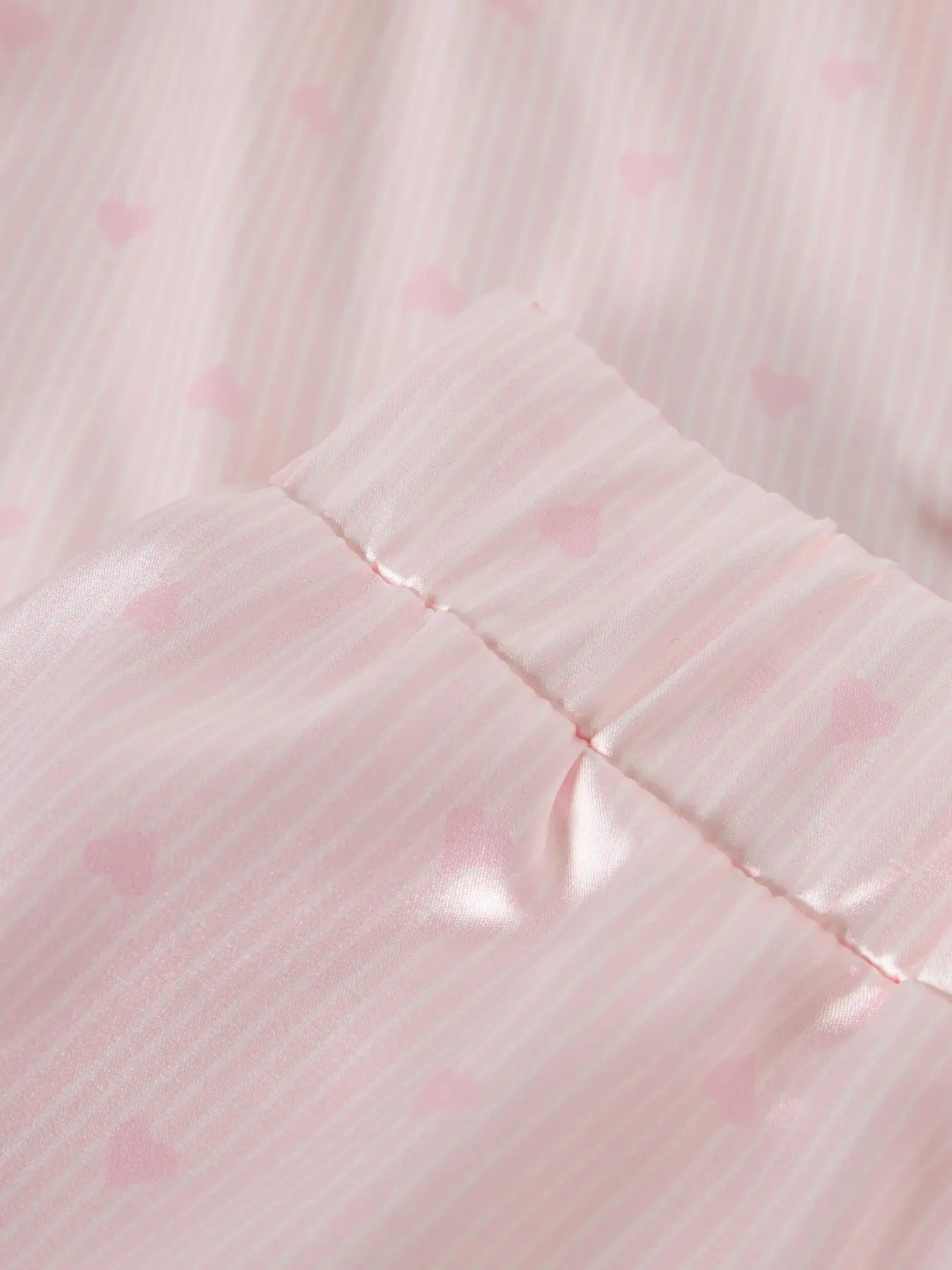 Satinpyjamas hjärtan