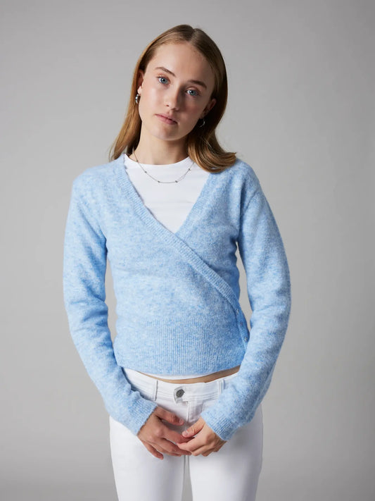 Ljusblå omlottkofta