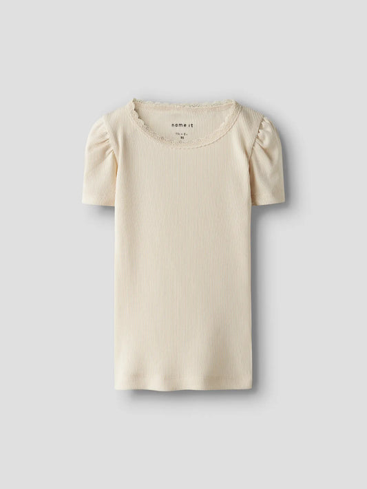 Ribbad beige topp med spets