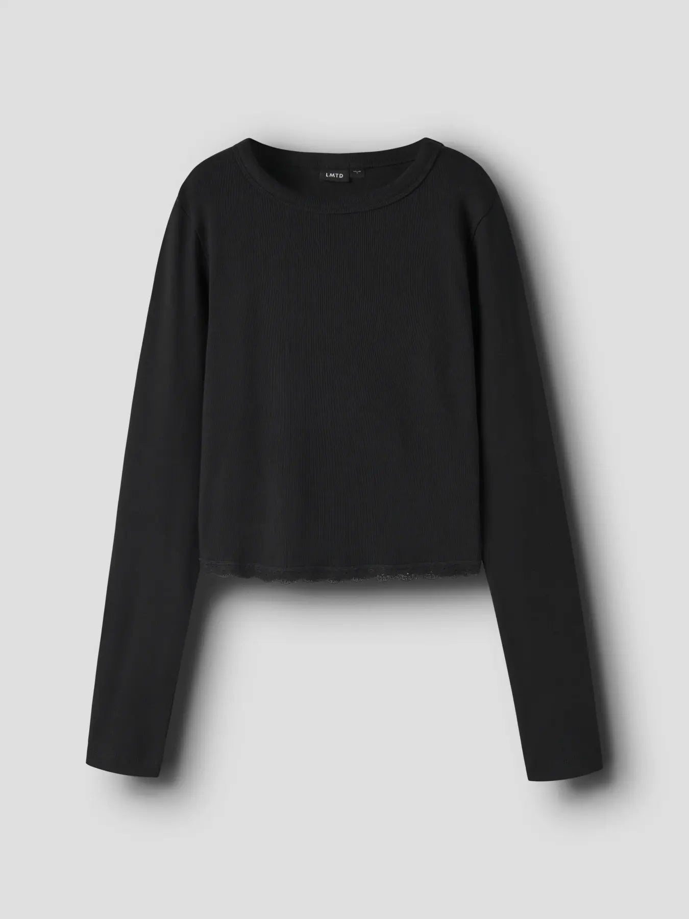 Croppad topp med spets