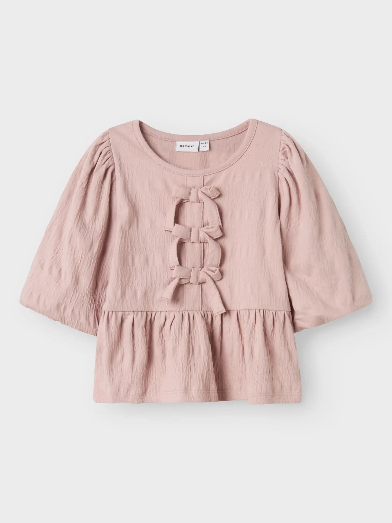 Blus med rosetter