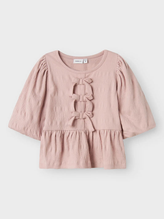 Blus med rosetter