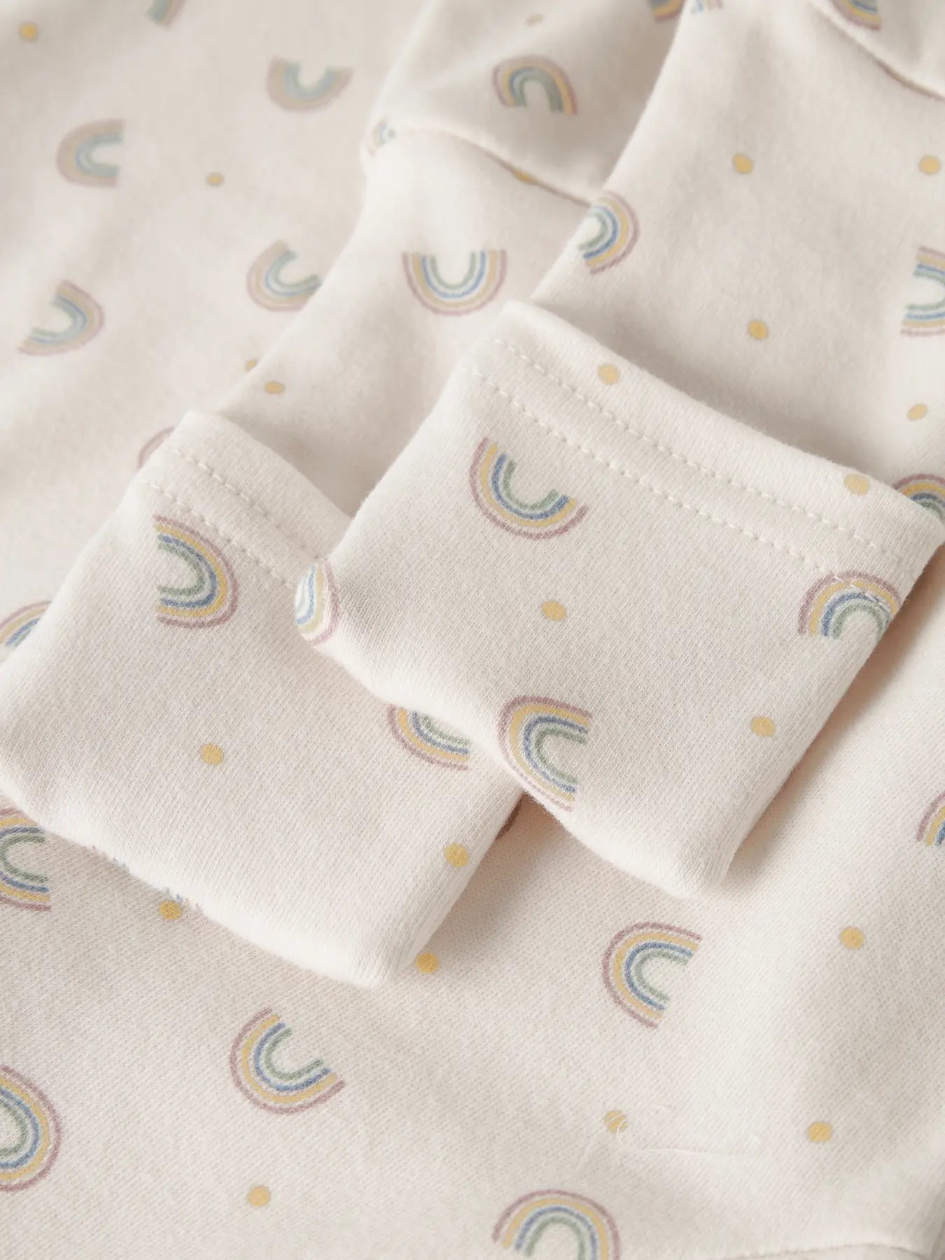 Pyjamas med regnbågar