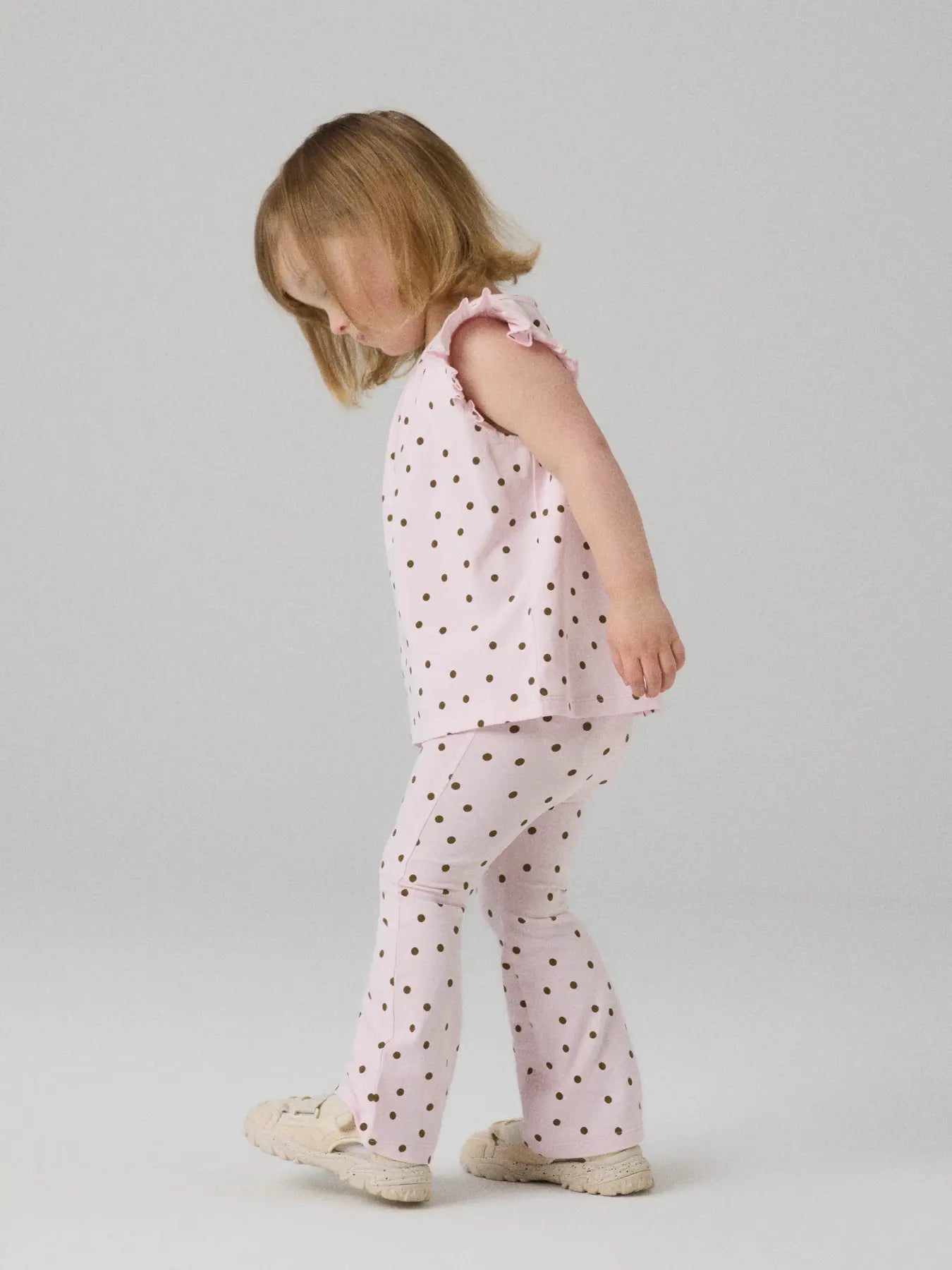 Utsvängda leggings Hosina