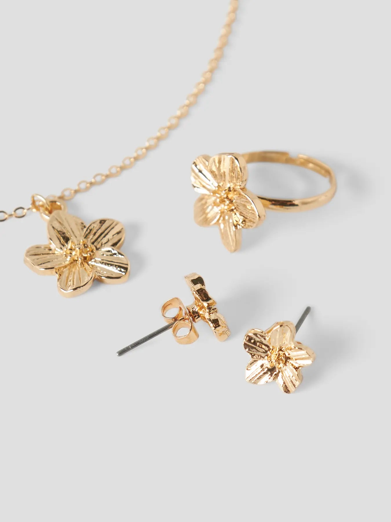 Set halsband, örhängen och ring