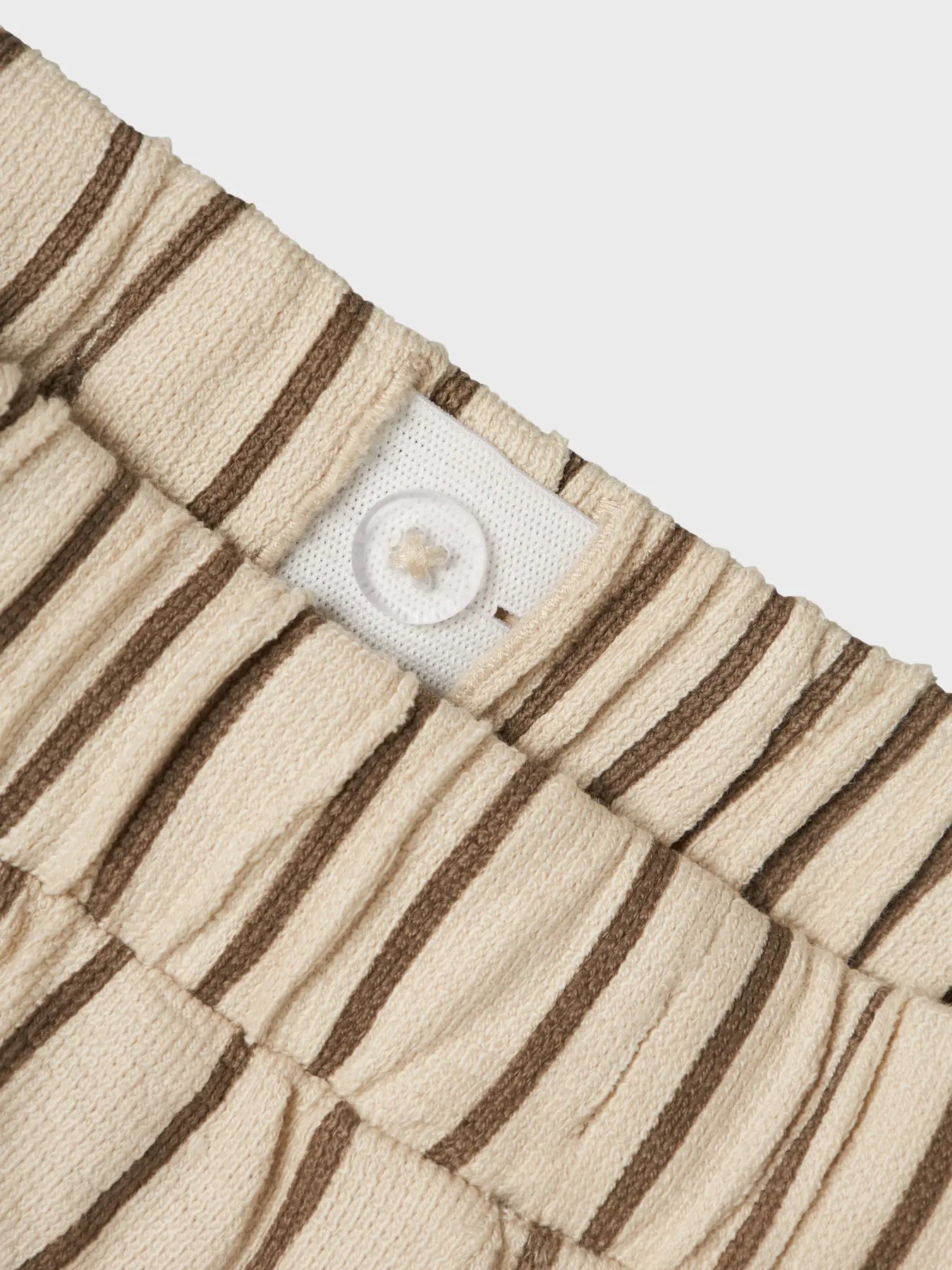 Långrandiga shorts